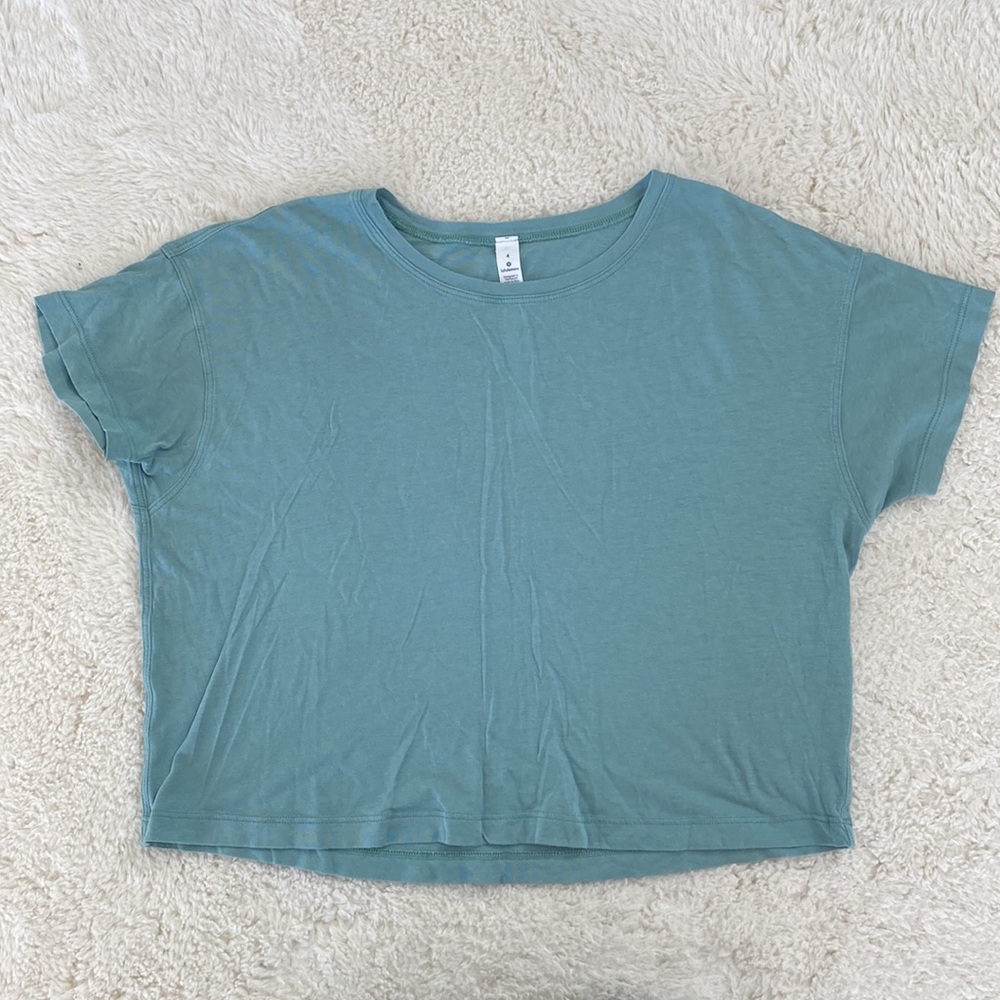 ❤️ Lululemon Cates Tee Size 4 Riptide NWOT